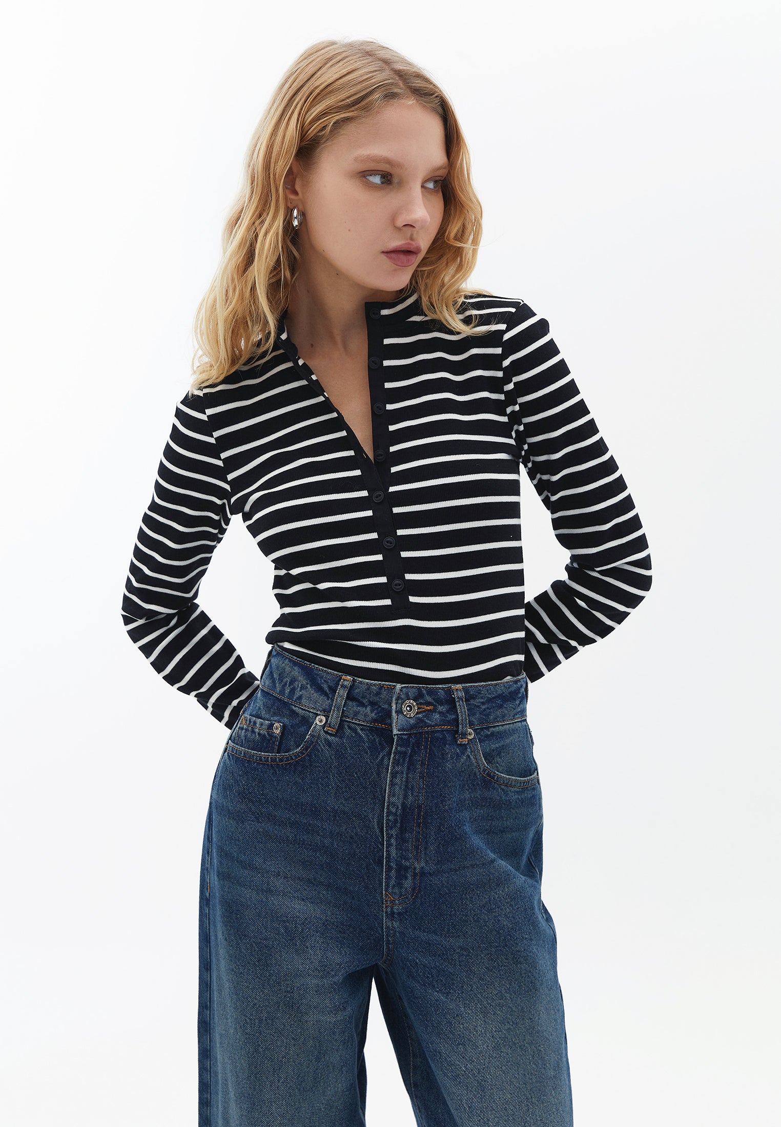 High neck t-shirt - ICE MILK/BLACK