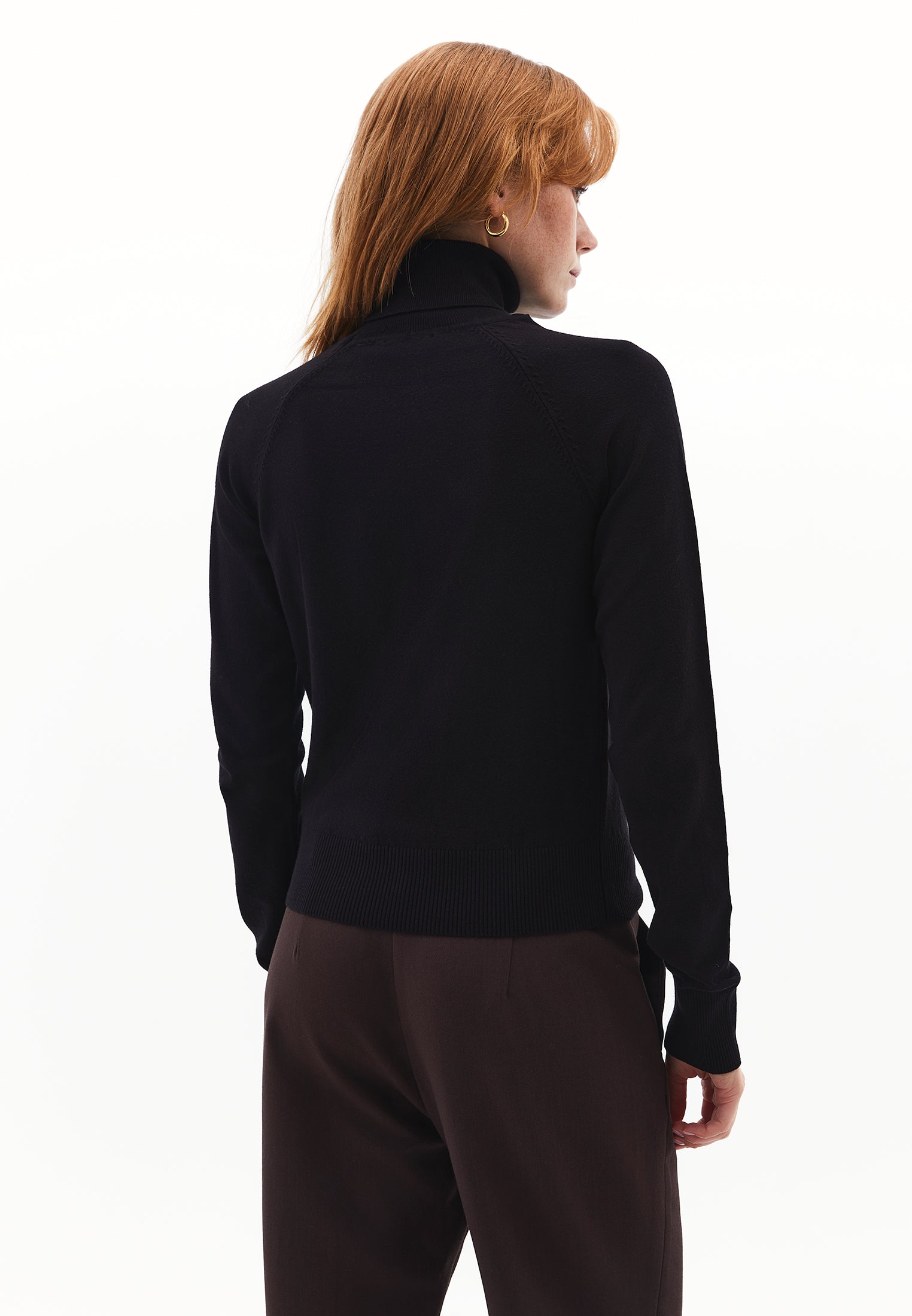 SLIM FIT TURTLENECK SWEATER - BLACK