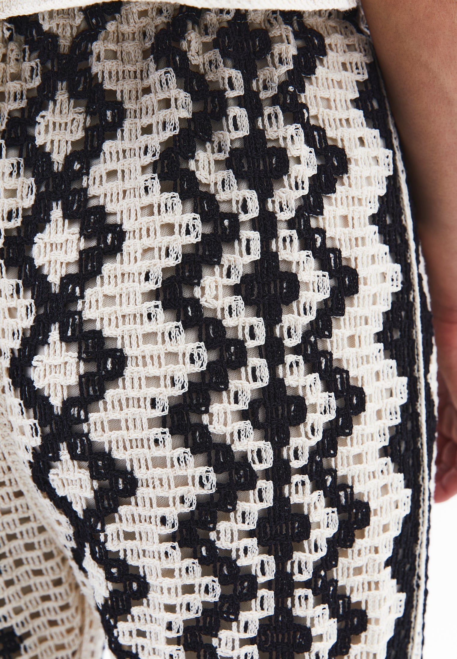 بنطال بخصر عالٍ - حليب مثلج/أسود