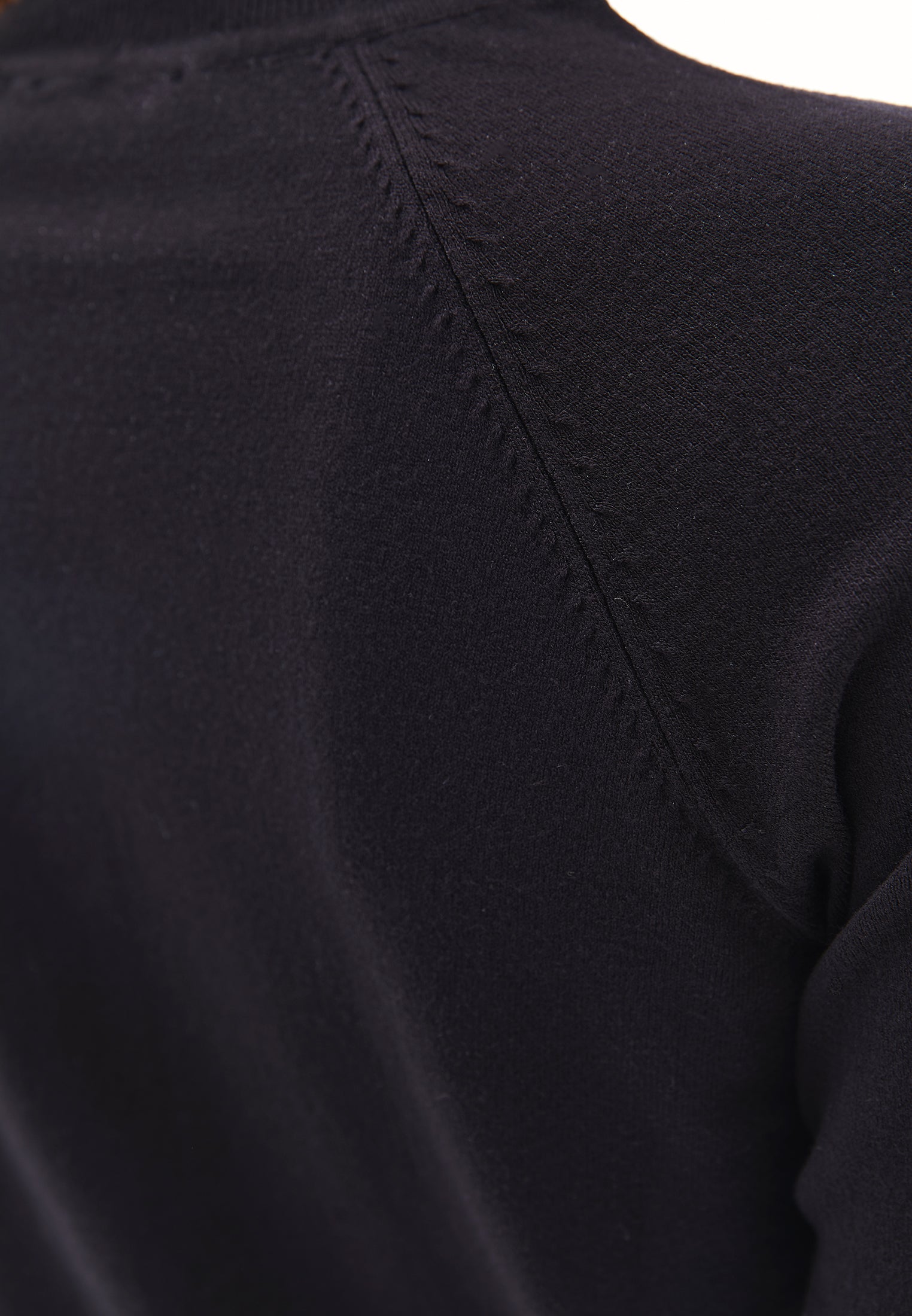 SLIM FIT TURTLENECK SWEATER - BLACK