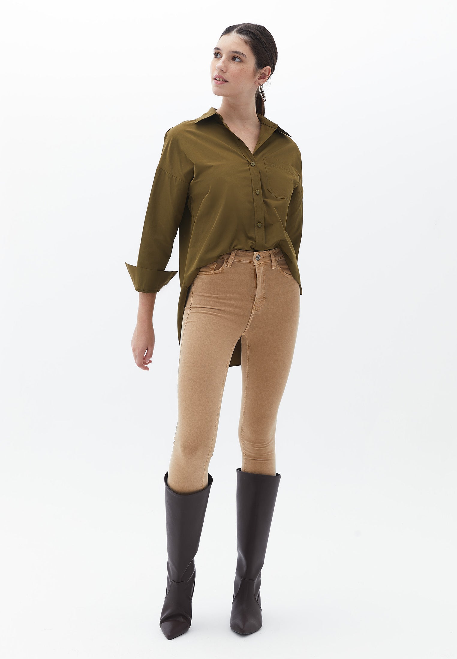 قميص كبير الحجم بجيب - زيتوني غامق