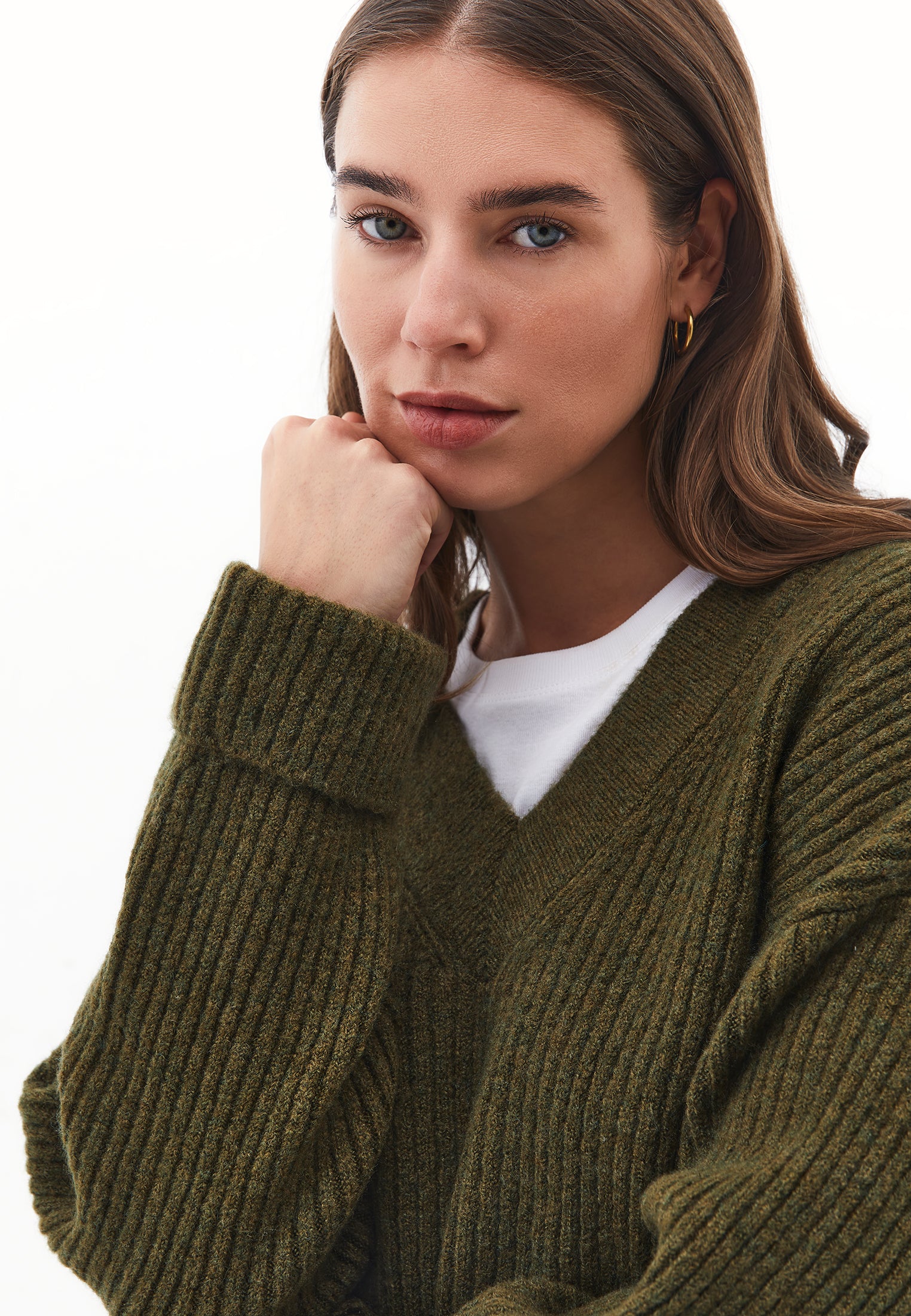 V NECK KNIT SWEATER - DARK OLIVE
