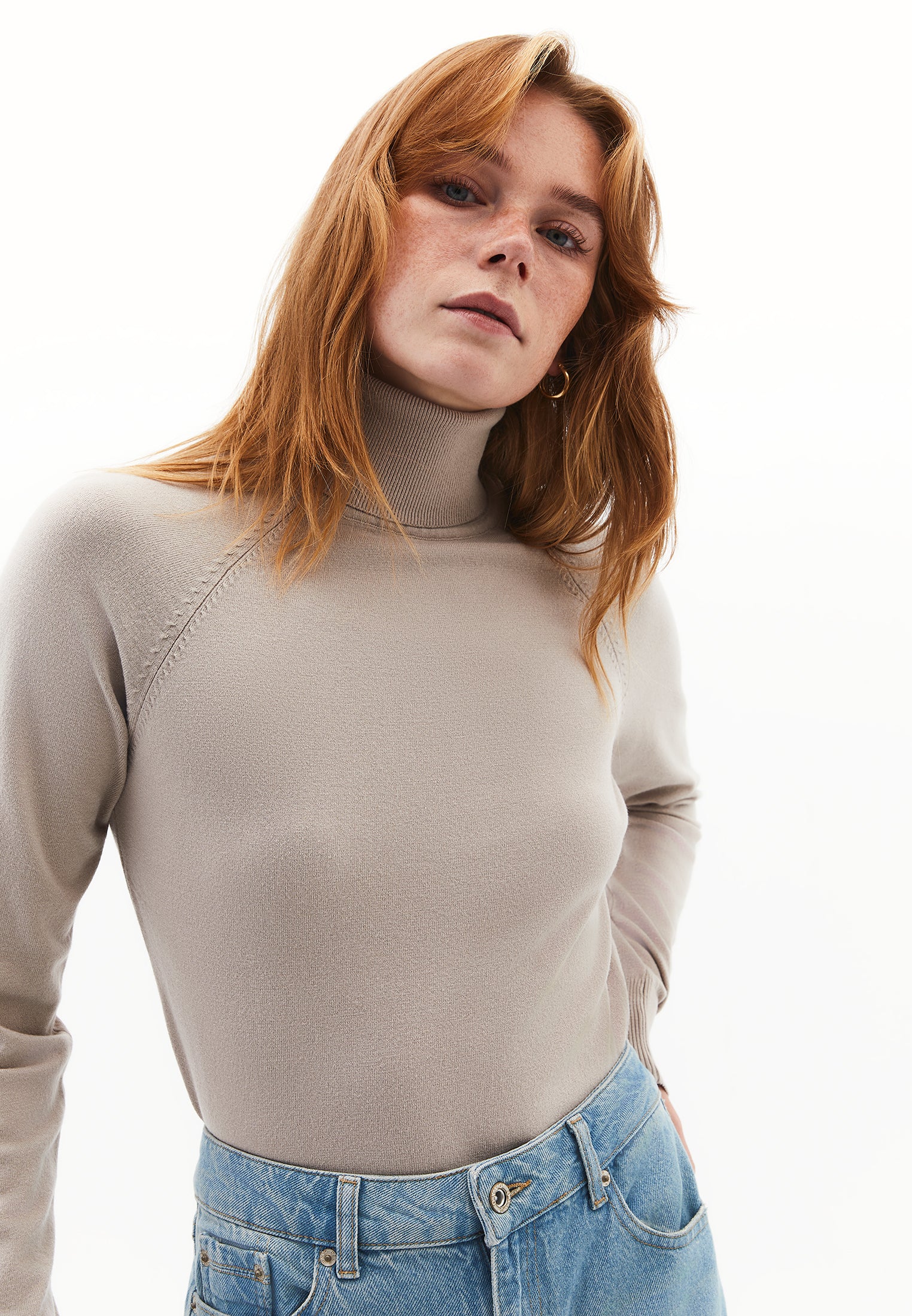 SLIM FIT TURTLENECK SWEATER - FEATHER GRAY