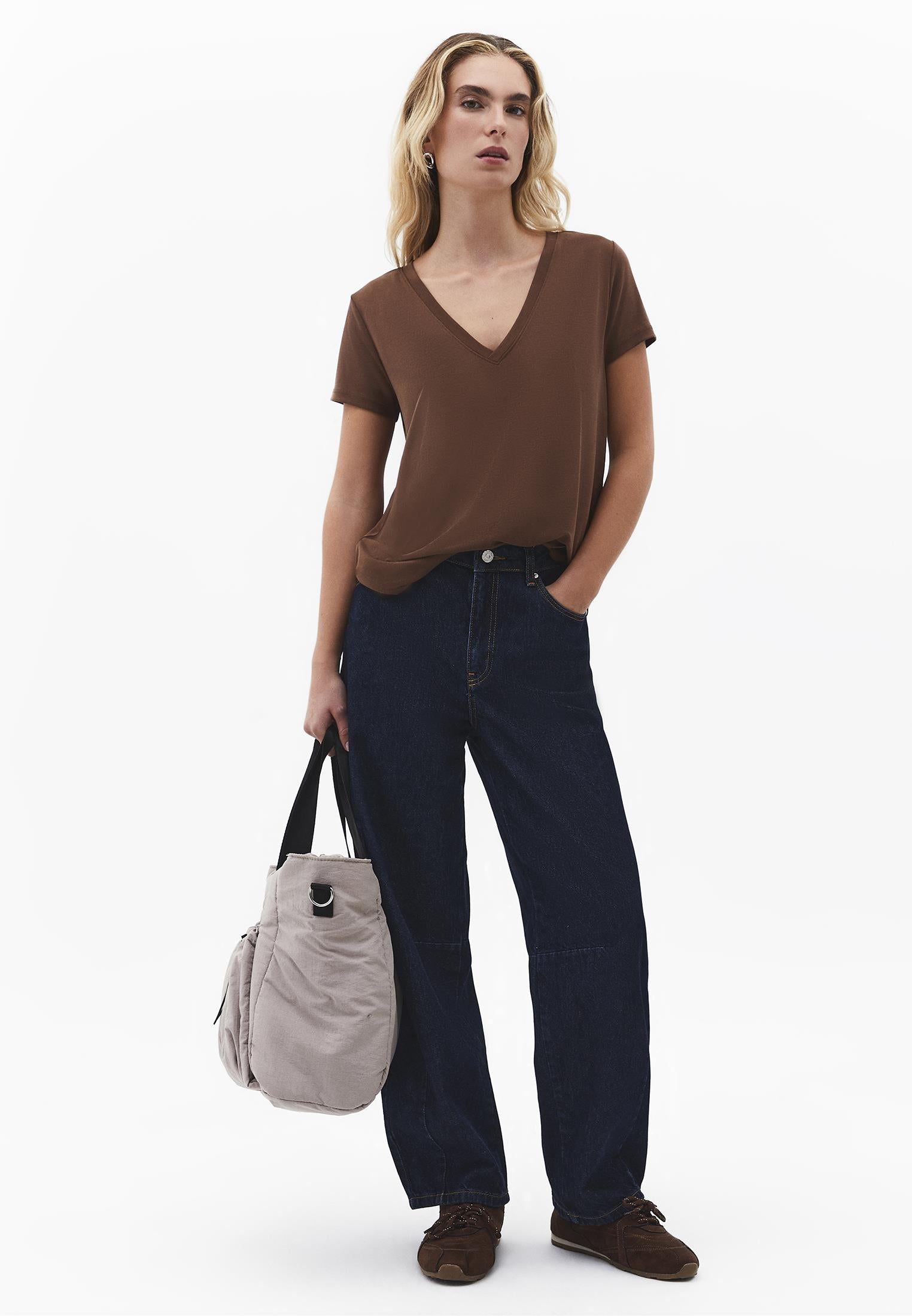 V Neck T-Shirt - FONDUE FUDGE