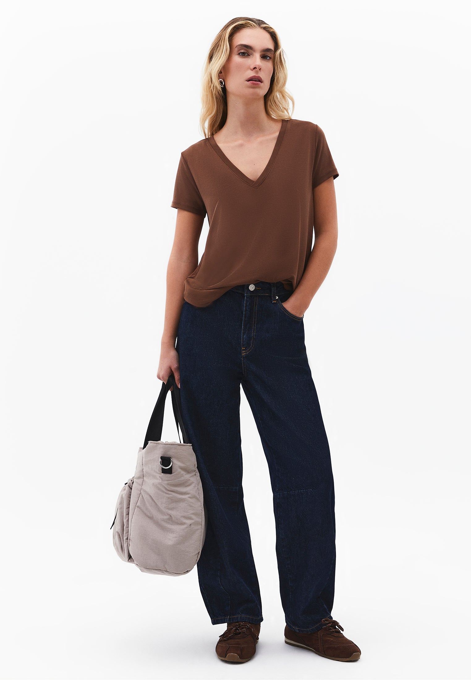 V Neck T-Shirt - FONDUE FUDGE
