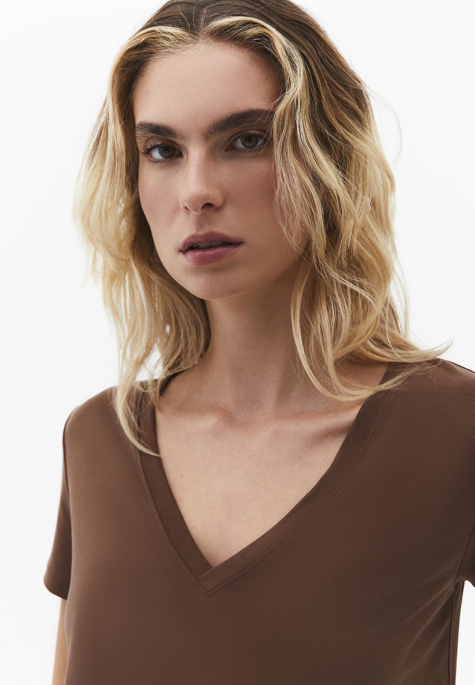 V Neck T-Shirt - FONDUE FUDGE
