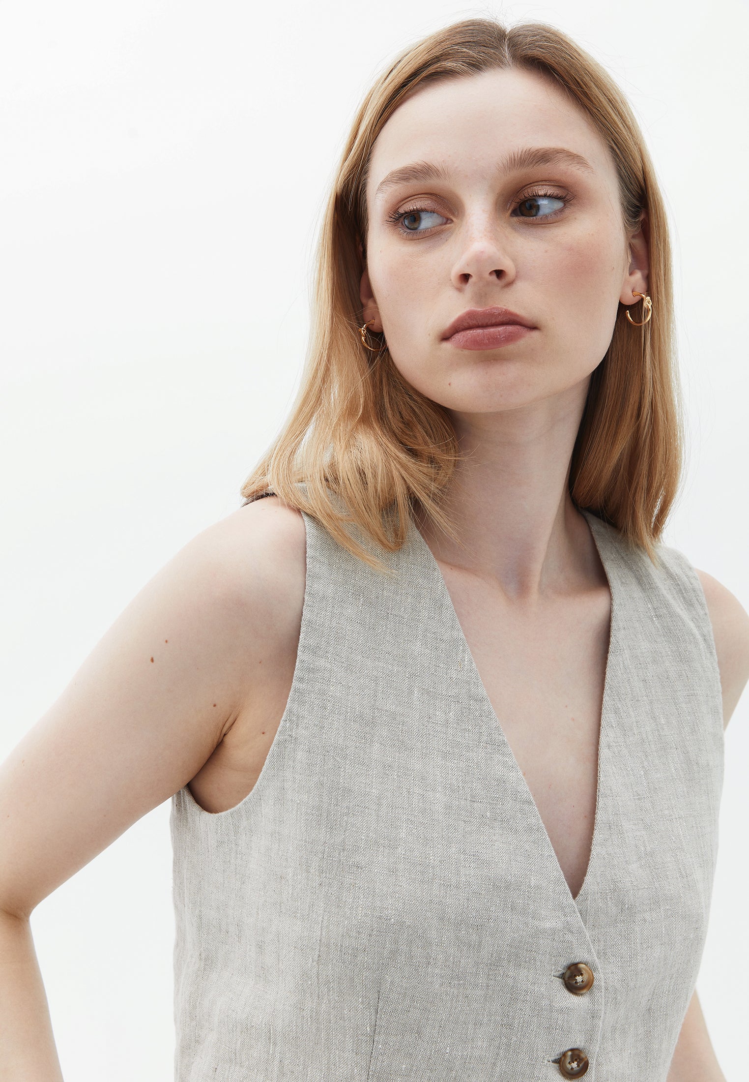 Buttoned linen vest - FRENCH OAK