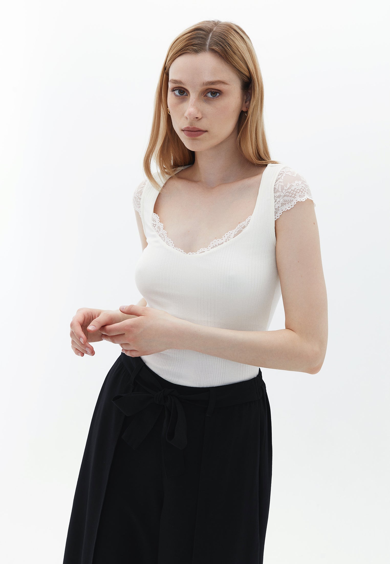 LACE V-NECK BLOUSE - ICEMILK
