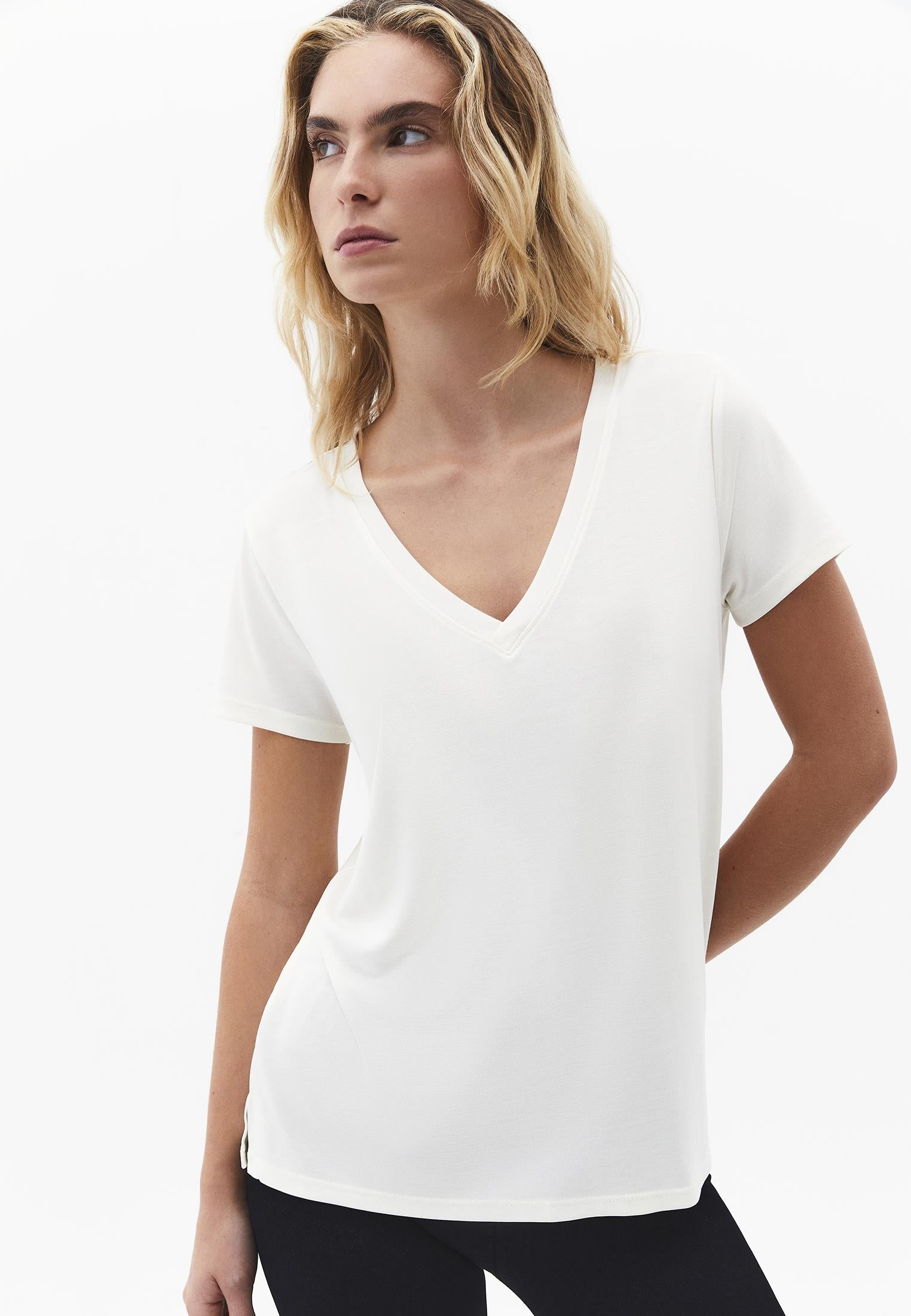 V Neck T-Shirt - ICE MILK