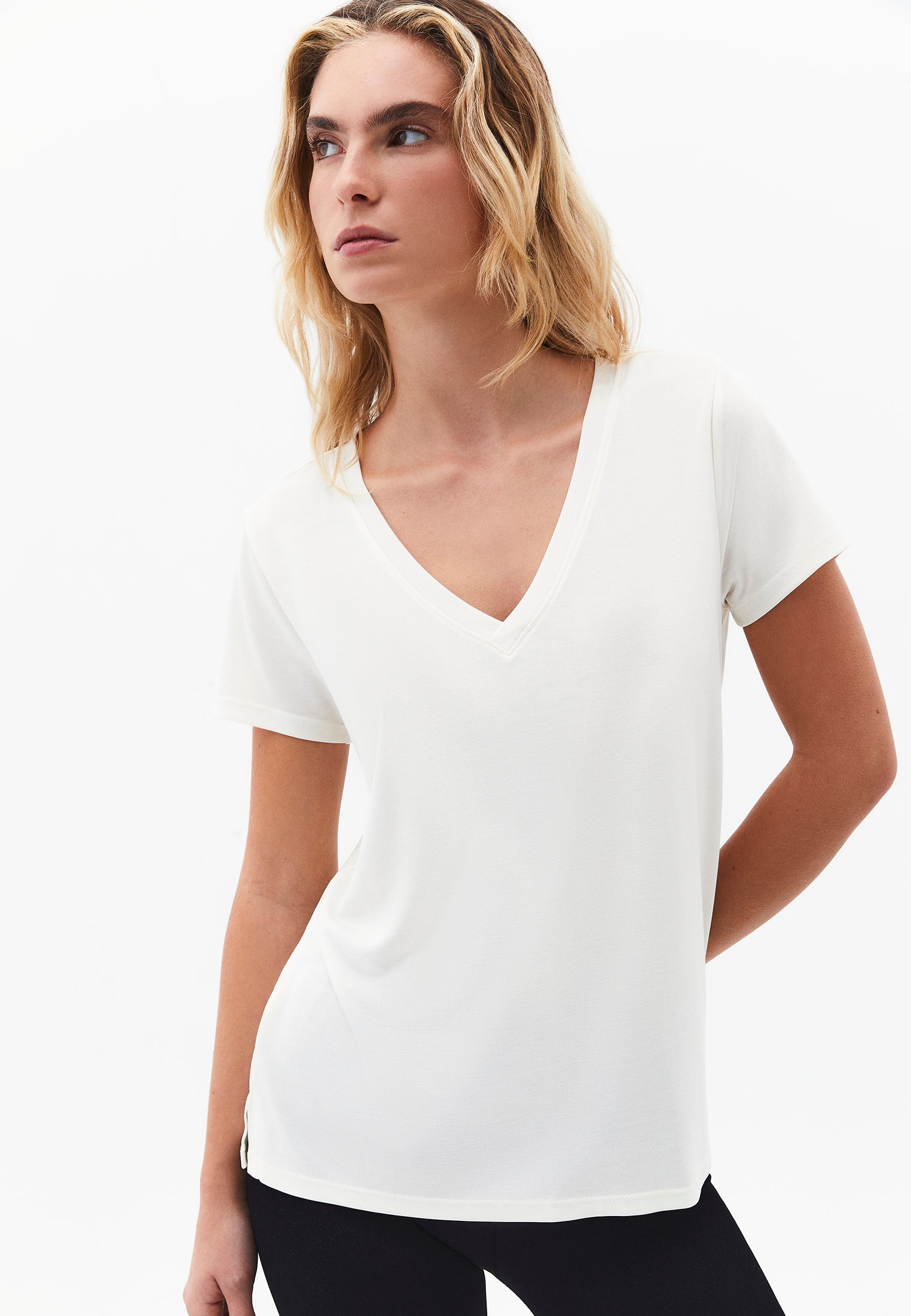 V Neck T-Shirt - ICE MILK