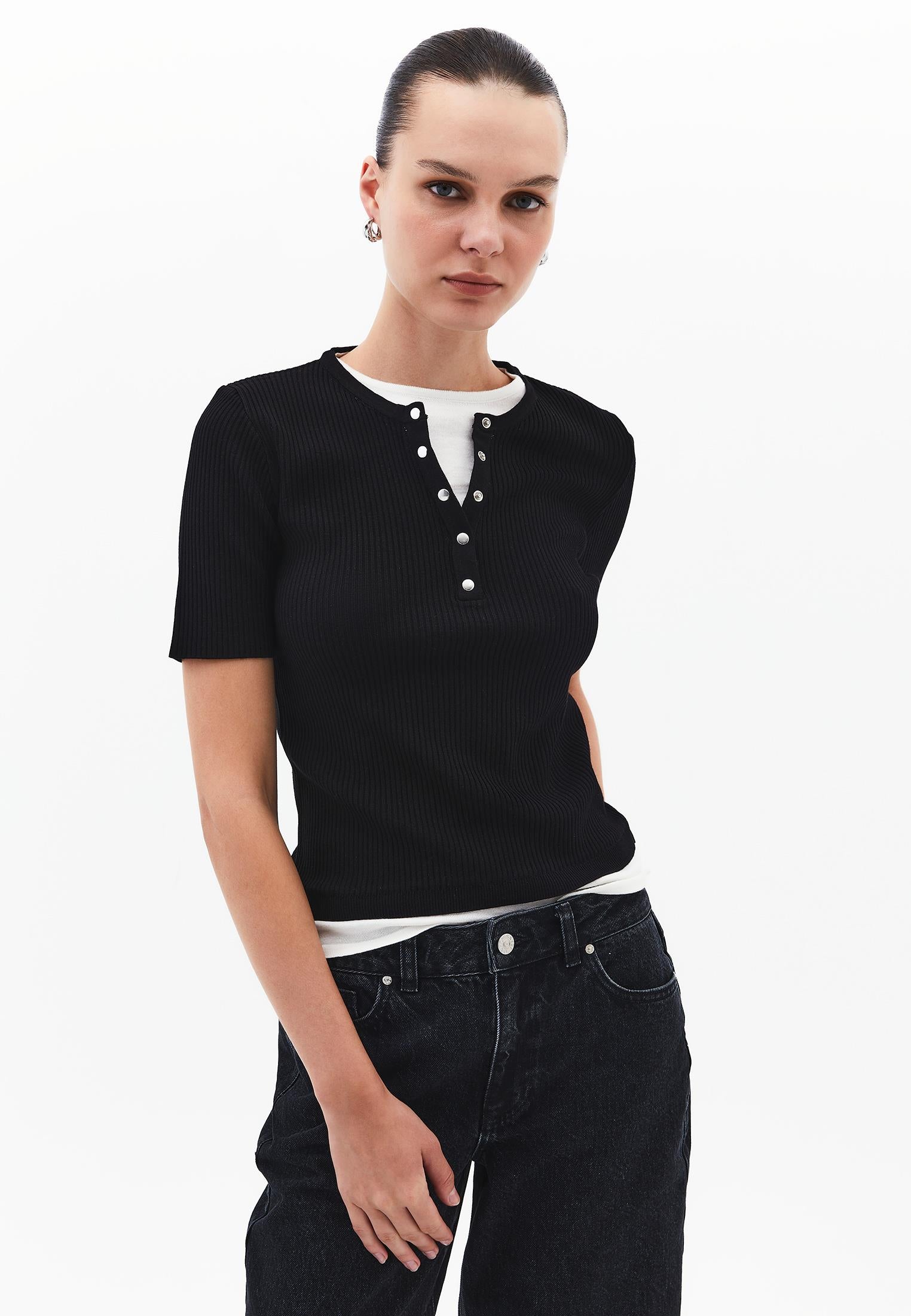 Comfortable Crew Neck T-Shirt - BLACK/ICE MILK