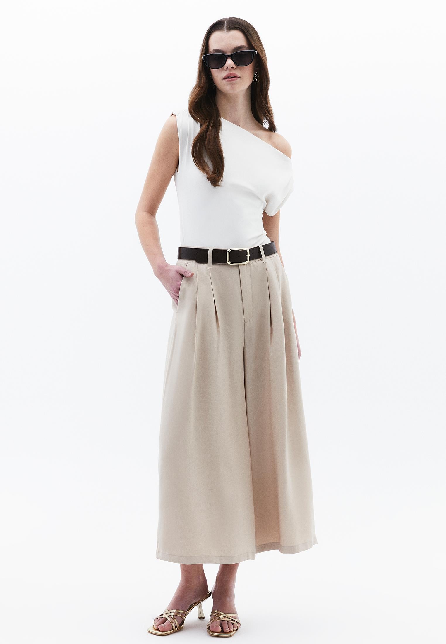 Boat Neck Sleeveless Standard Blouse - ICE MILK