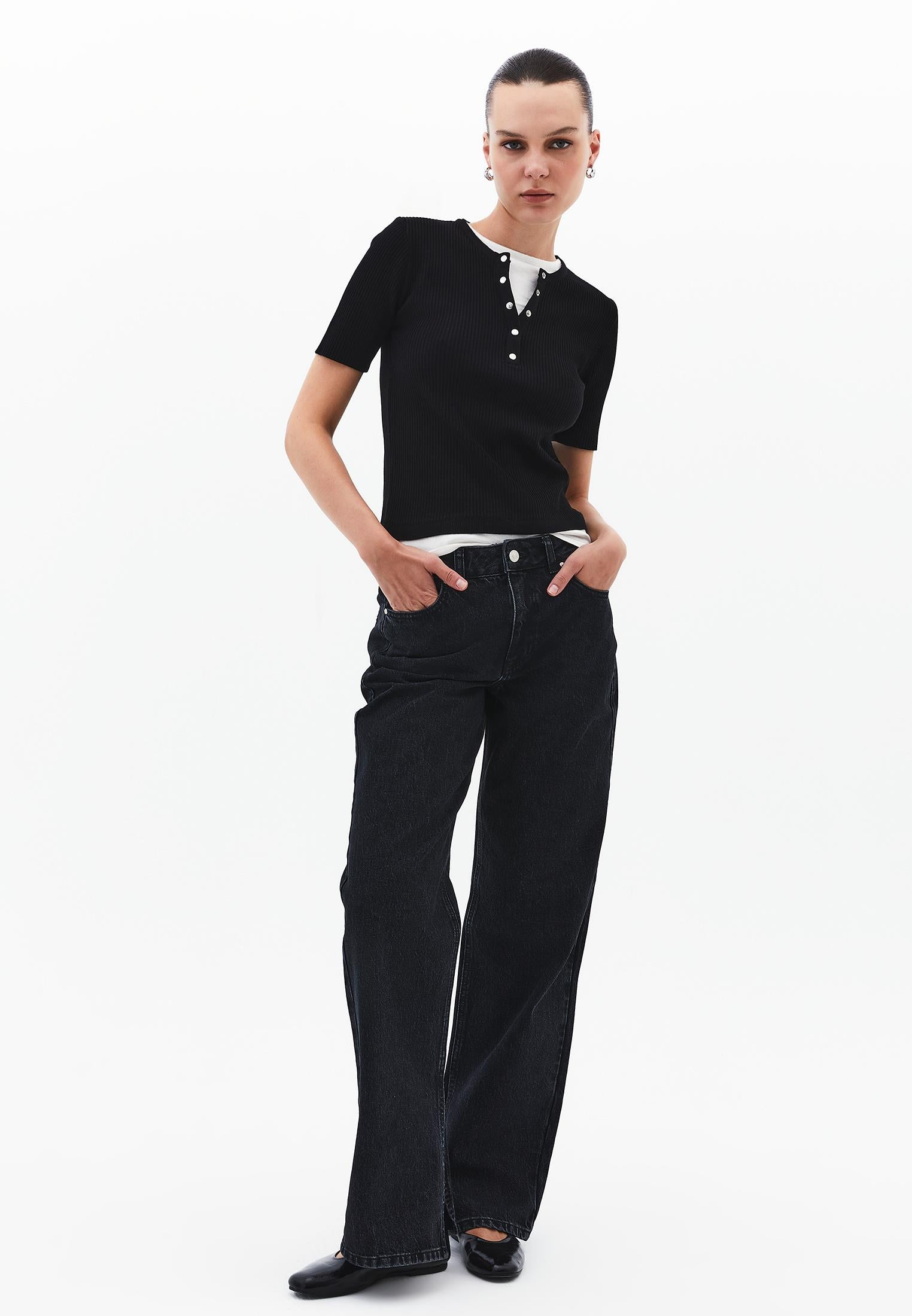 Comfortable Crew Neck T-Shirt - BLACK/ICE MILK