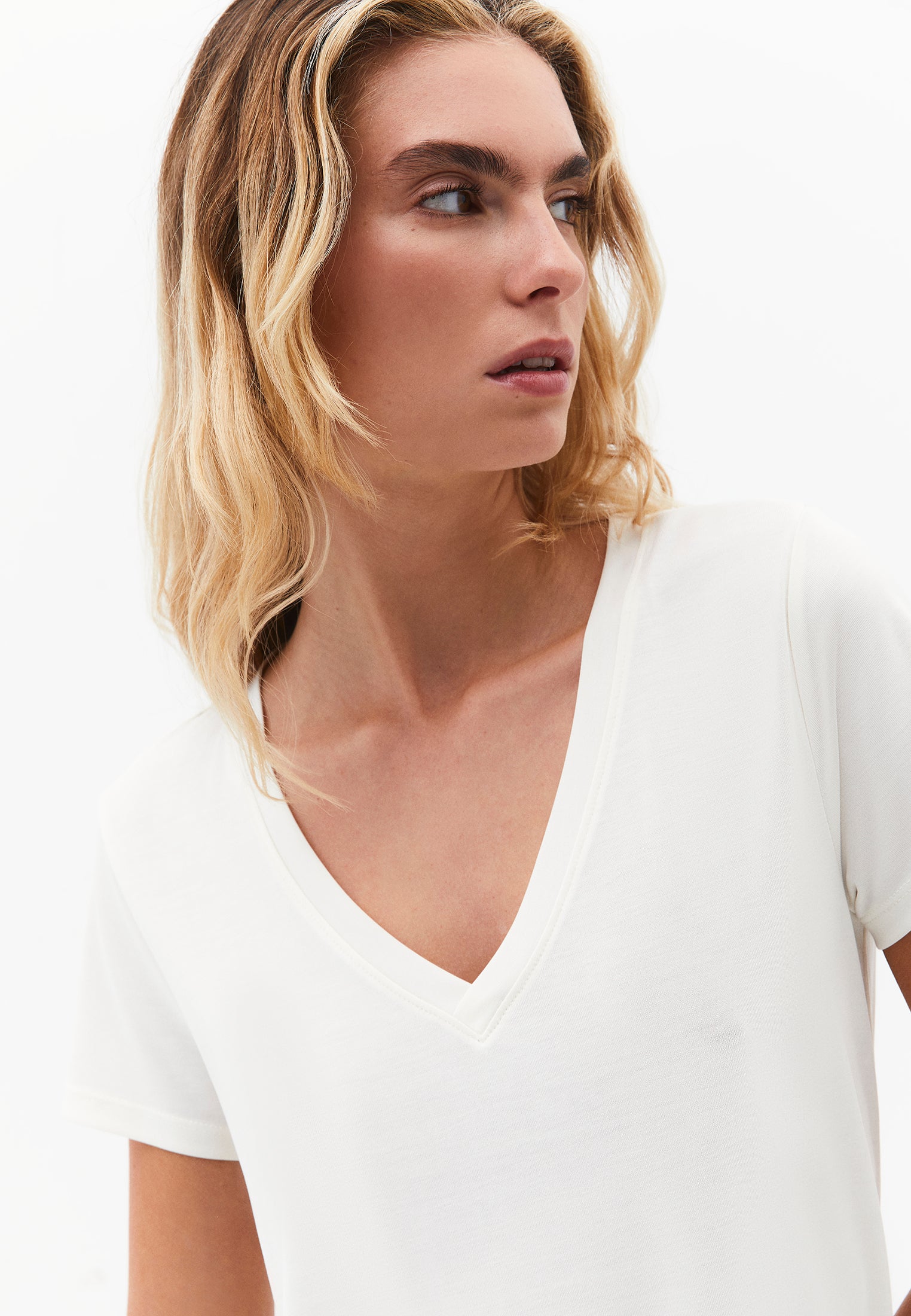 V Neck T-Shirt - ICE MILK