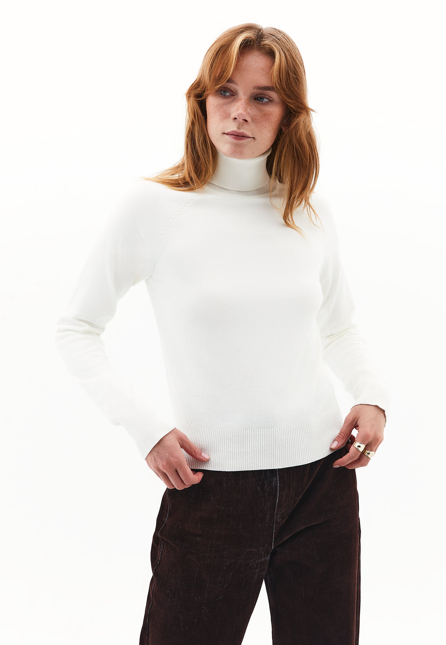 SLIM FIT TURTLENECK SWEATER - ICE MILK