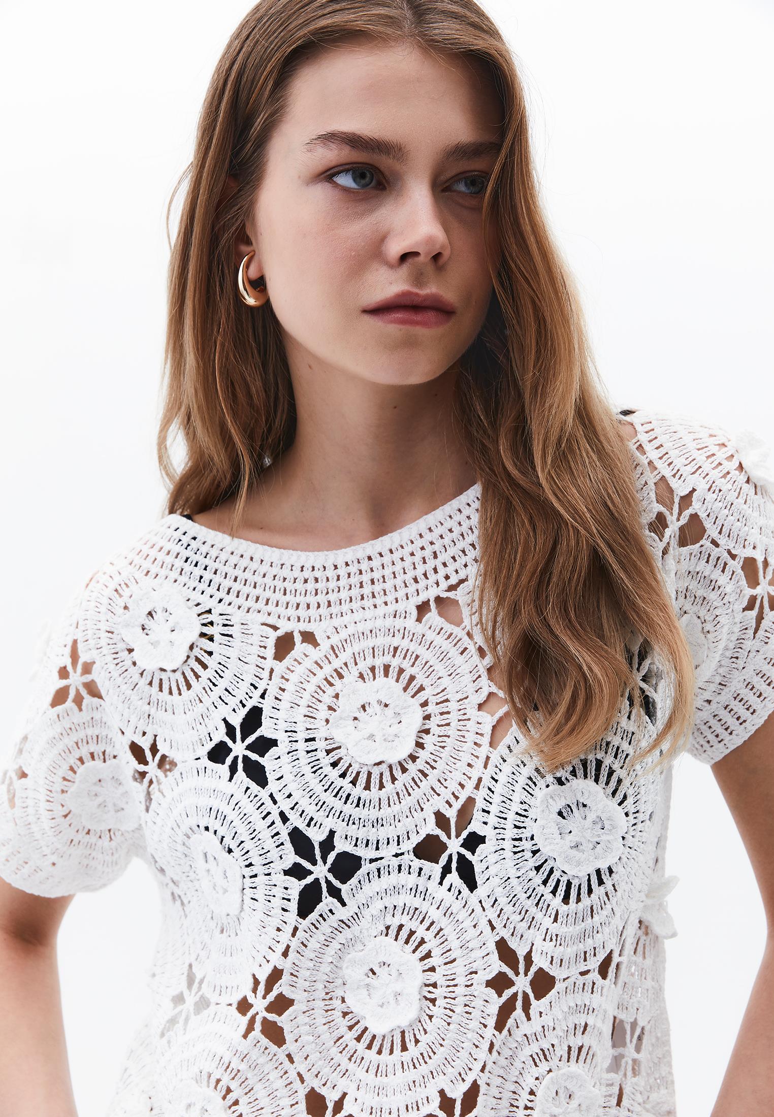 Ajour Cropped Blouse - ICE MILK