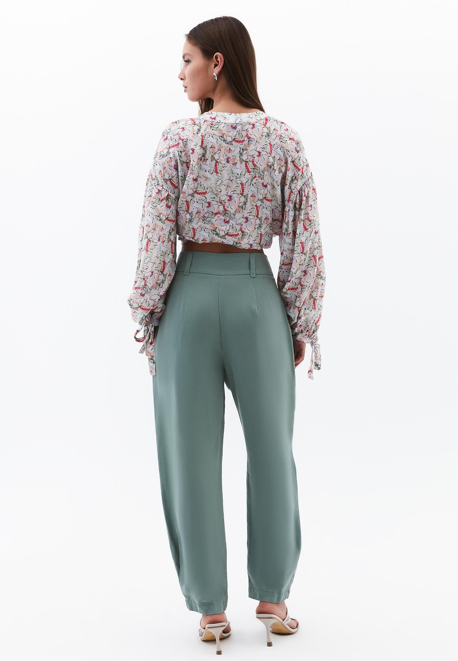Balloon Form Trousers With Button Details - LILY PAD