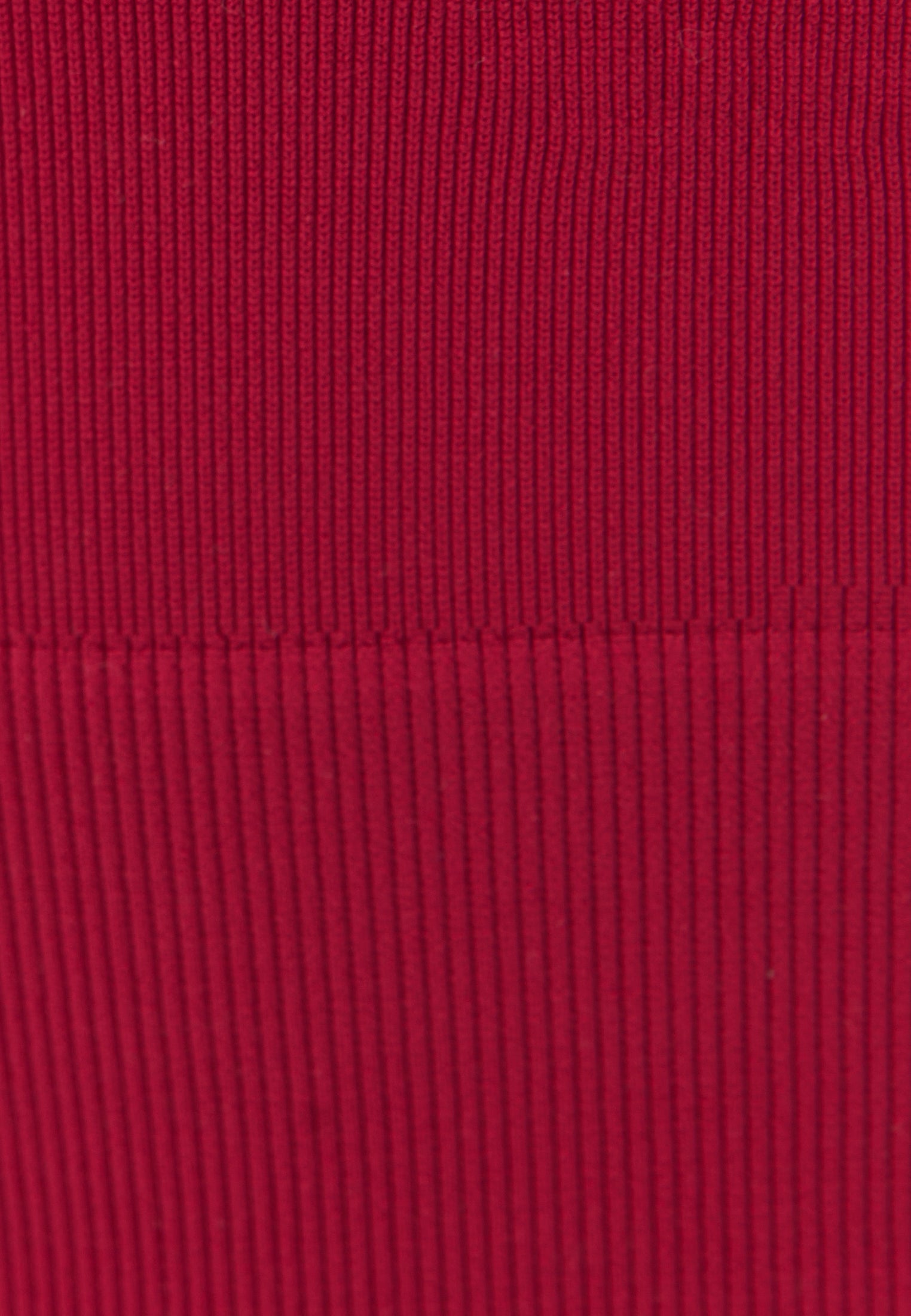 V neck strap crop tank - LOVE POTION