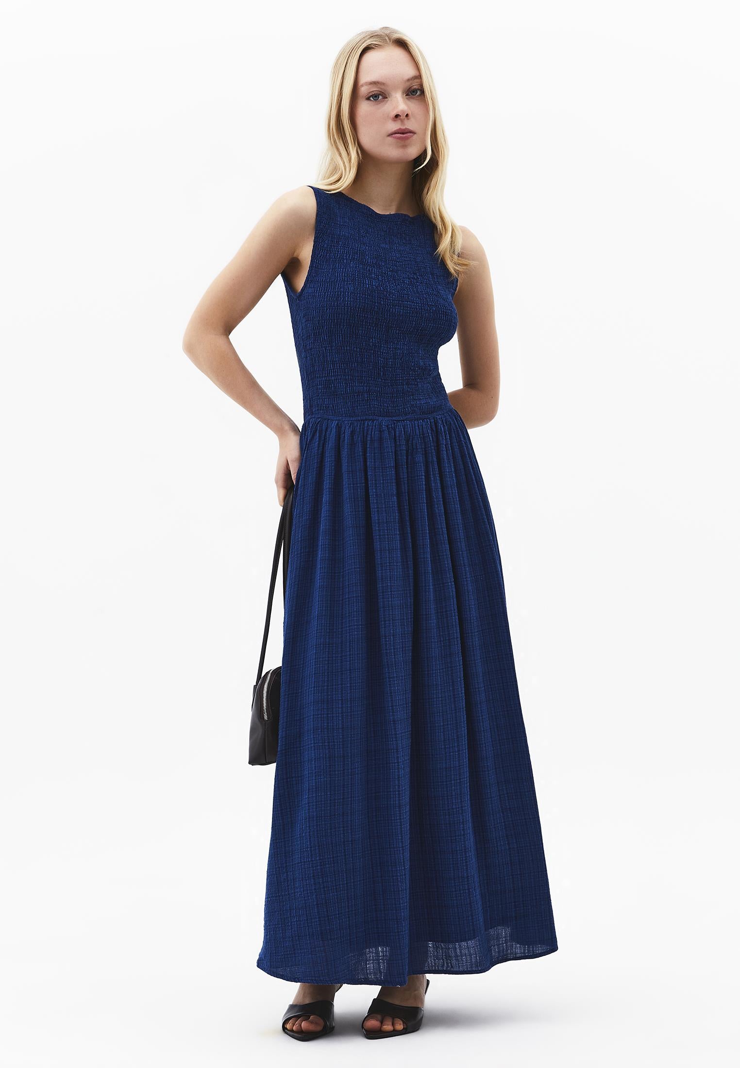 Long Boat Neck Smocked Sleeveless Dress - NAVY PEONY