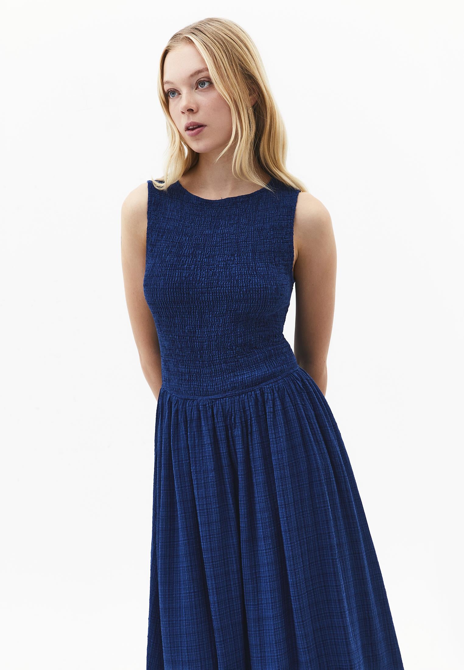 Long Boat Neck Smocked Sleeveless Dress - NAVY PEONY