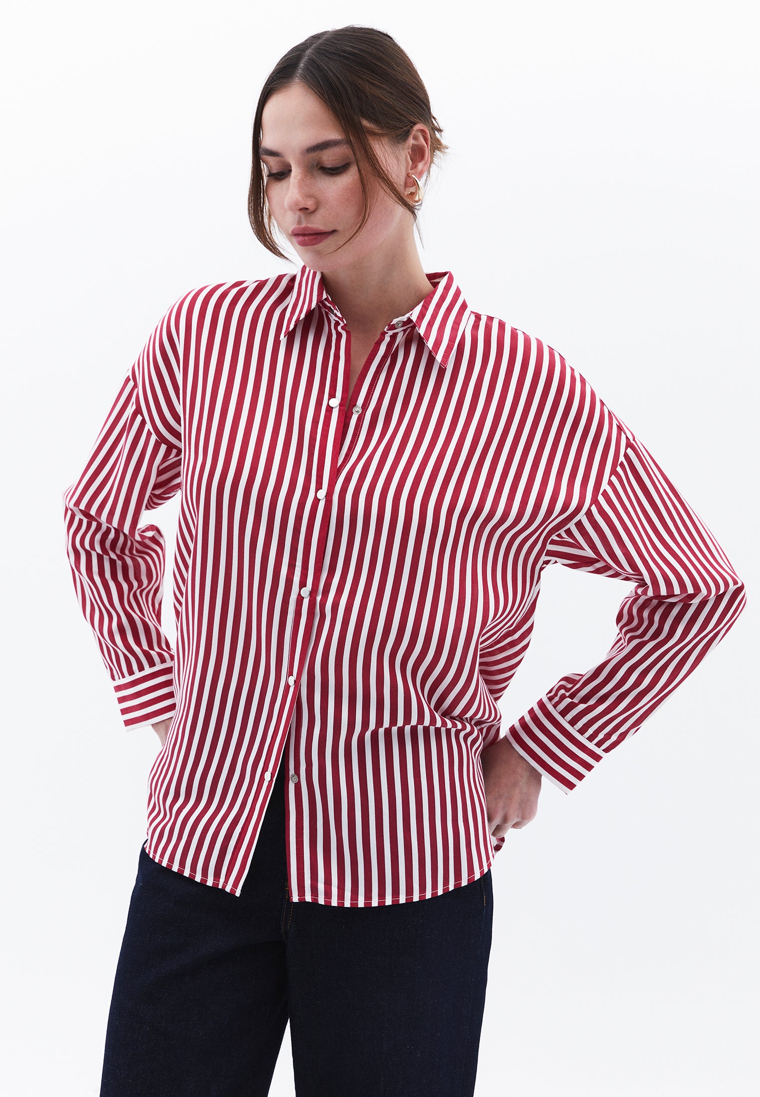 قميص مخطط من الفيسكوز - مخطط أحمر إيقاعي