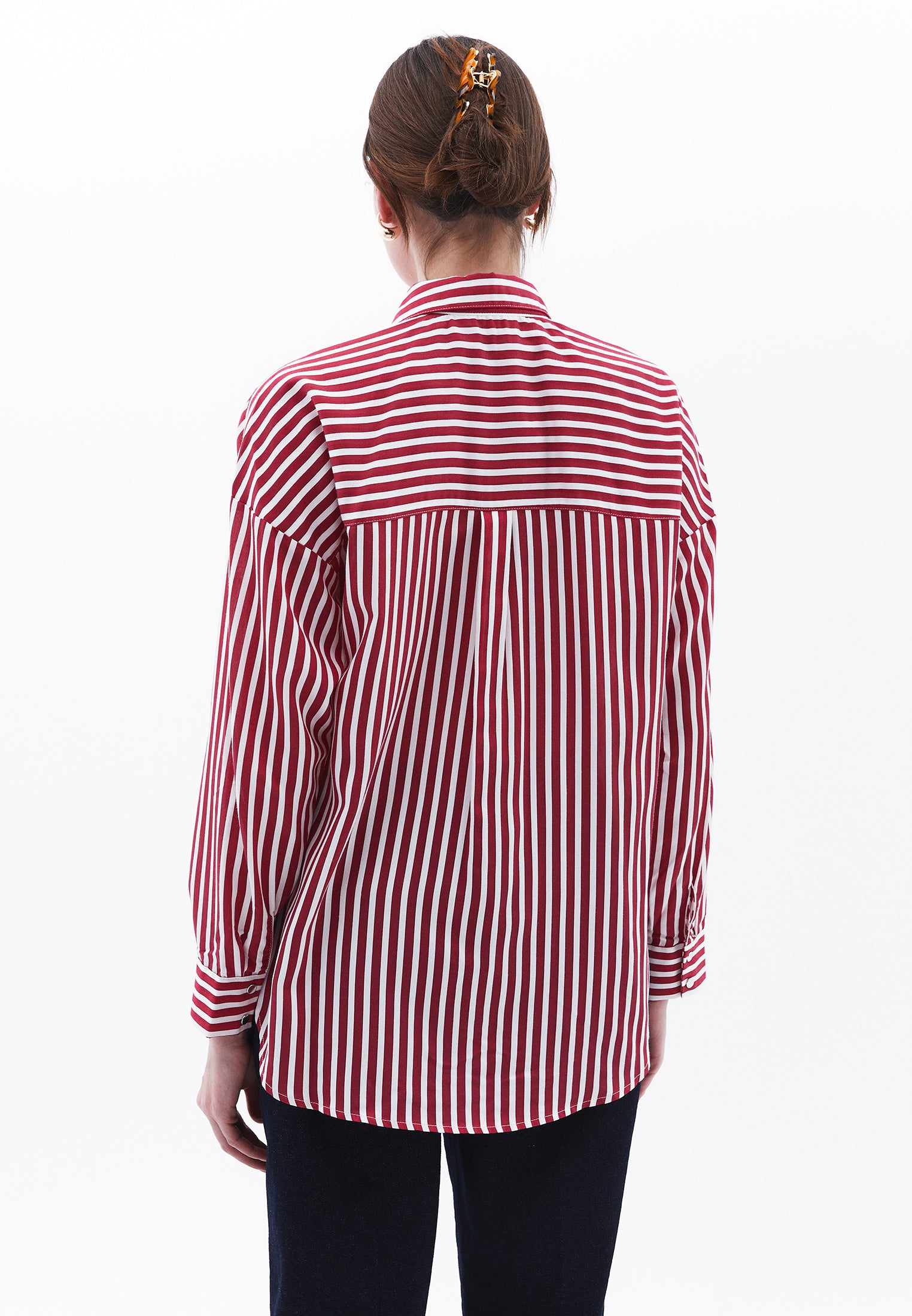 قميص مخطط من الفيسكوز - مخطط أحمر إيقاعي