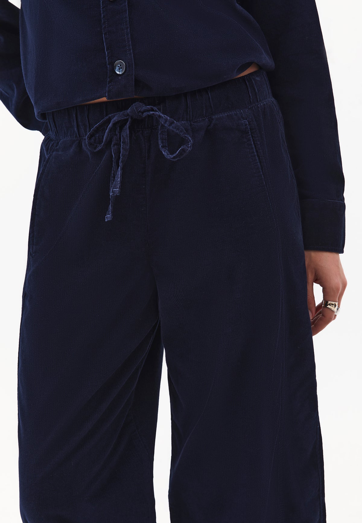 Balloon Form Cropped High Waist Pants - Navy Blue