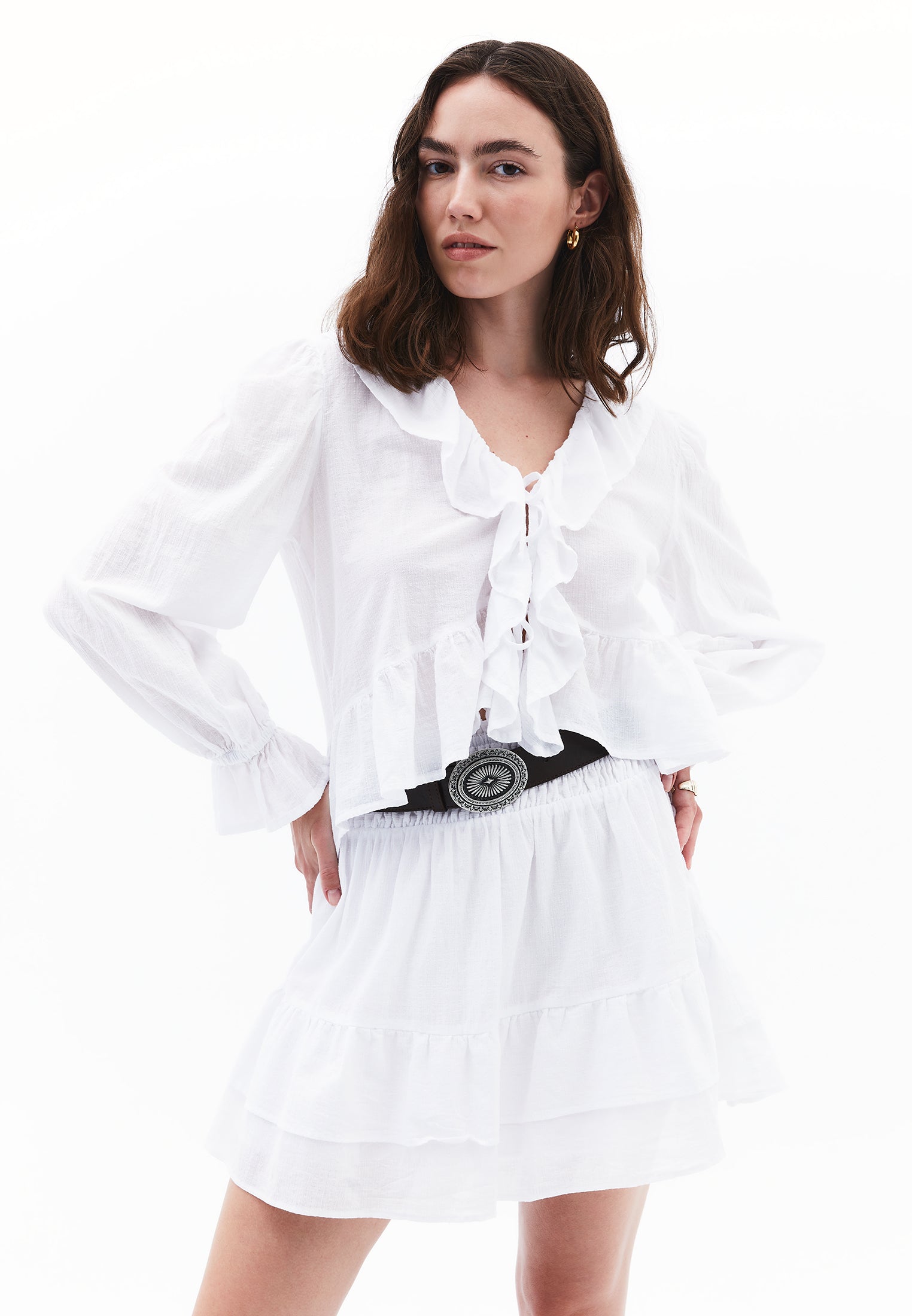 بلوزة برقبة عميقة - أبيض