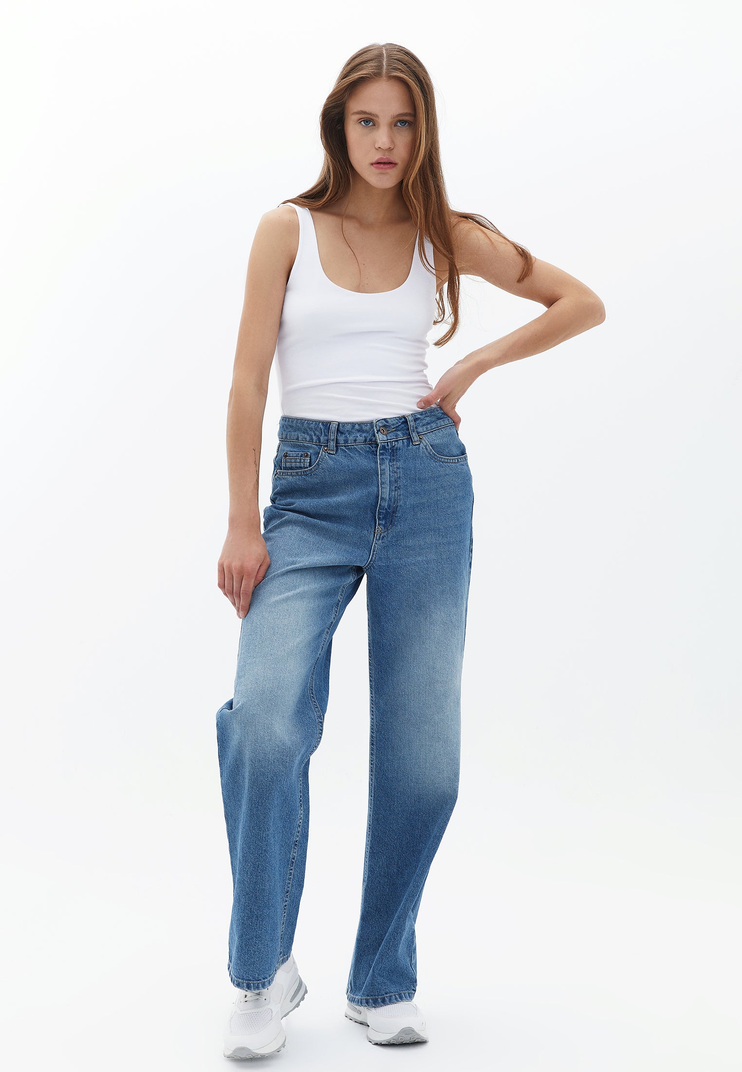 U neck tank top - WHITE