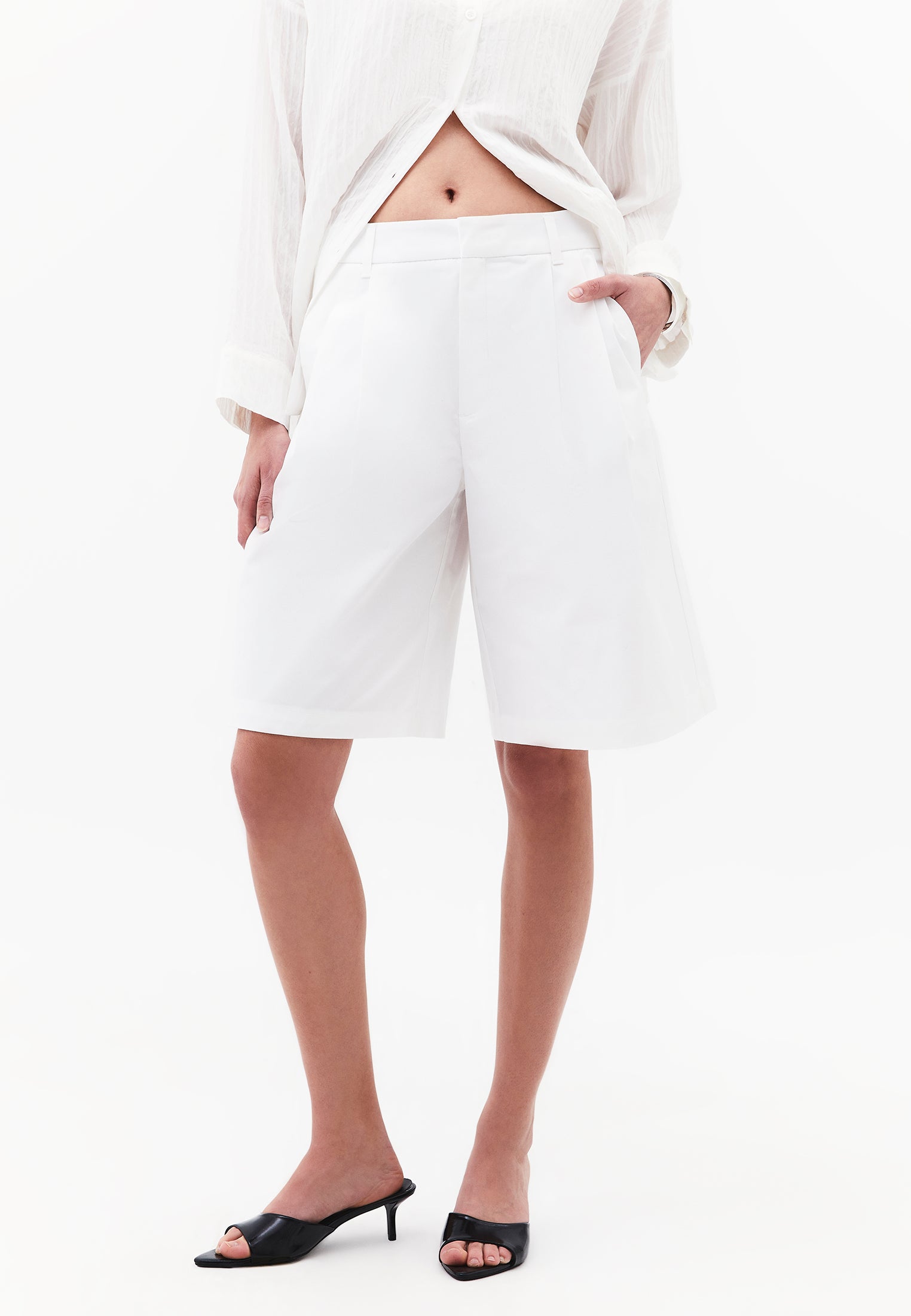 Pleated High Waist Midi Shorts - WHITE