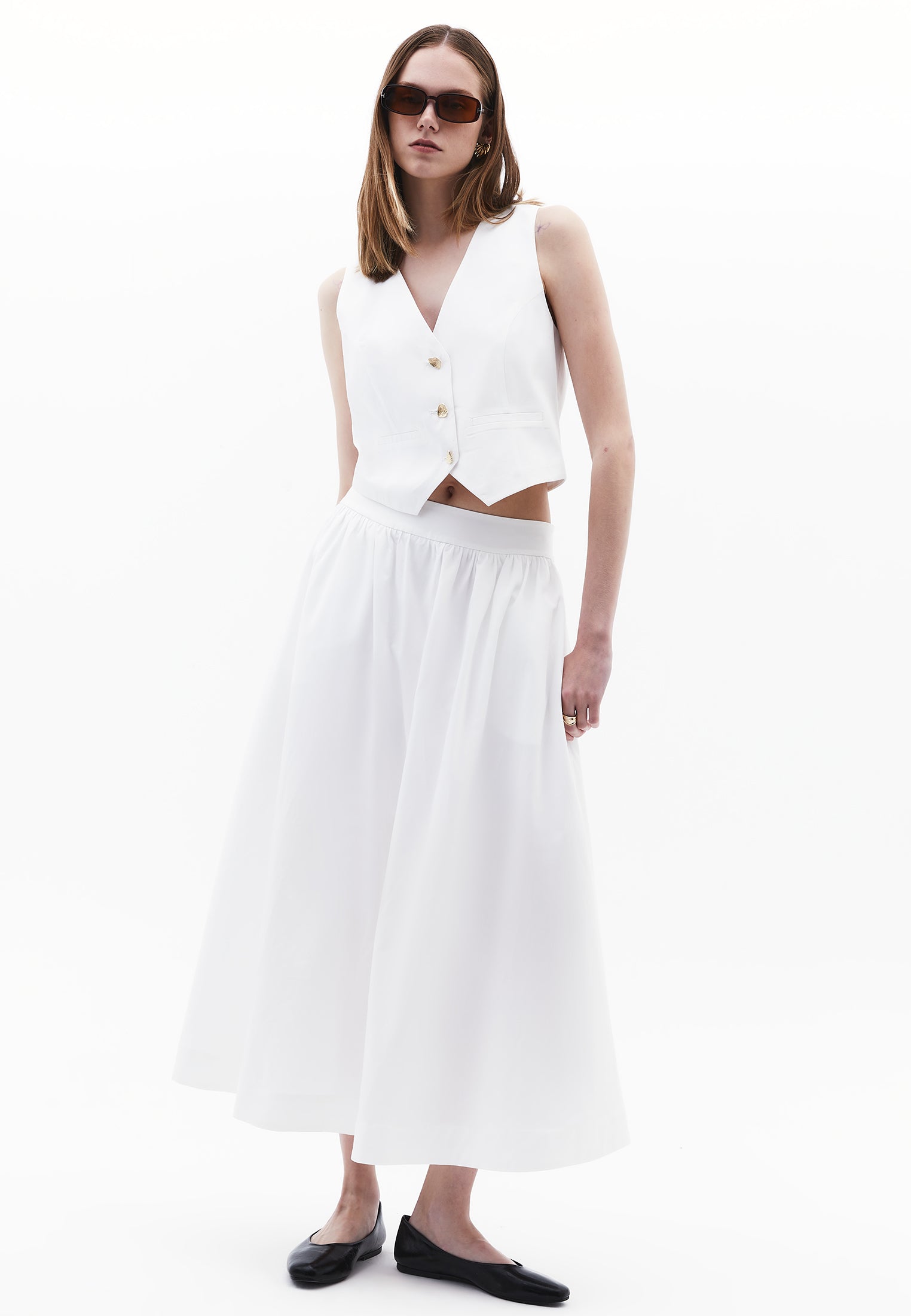 سترة برقبة على شكل حرف V مفصلة بأزرار - أبيض