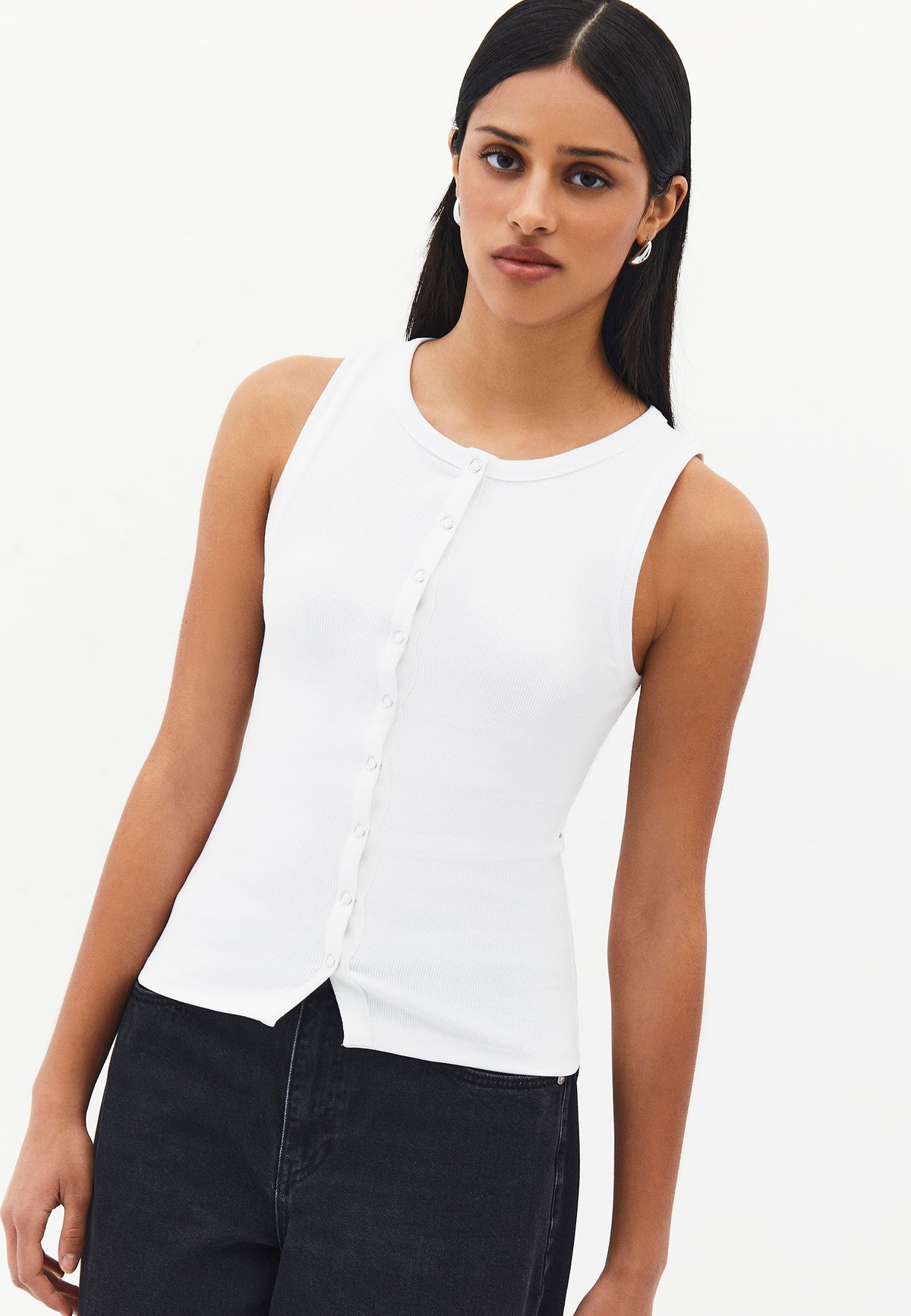 Sleeveless Crew Neck Tank Top - White