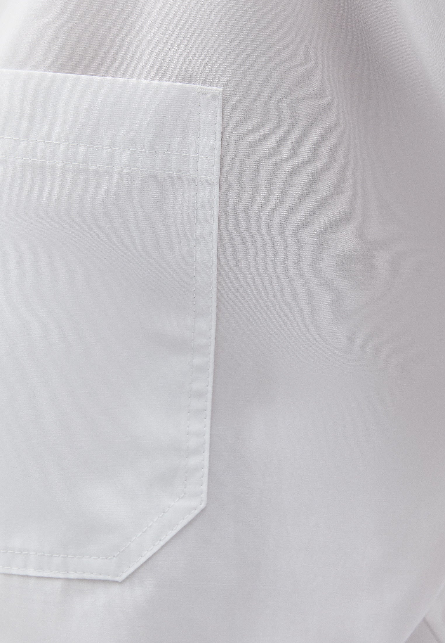 قميص كبير الحجم بجيب - أبيض