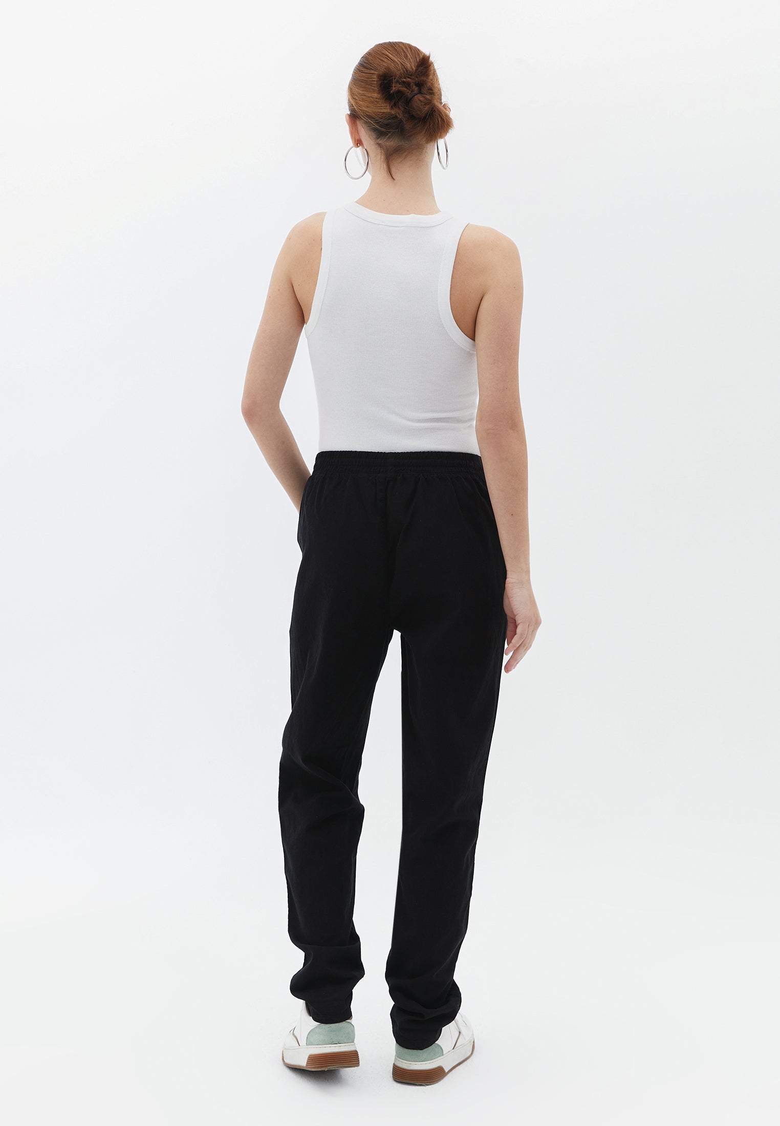 Mid Rise Carrot Fit Pants - BLACK