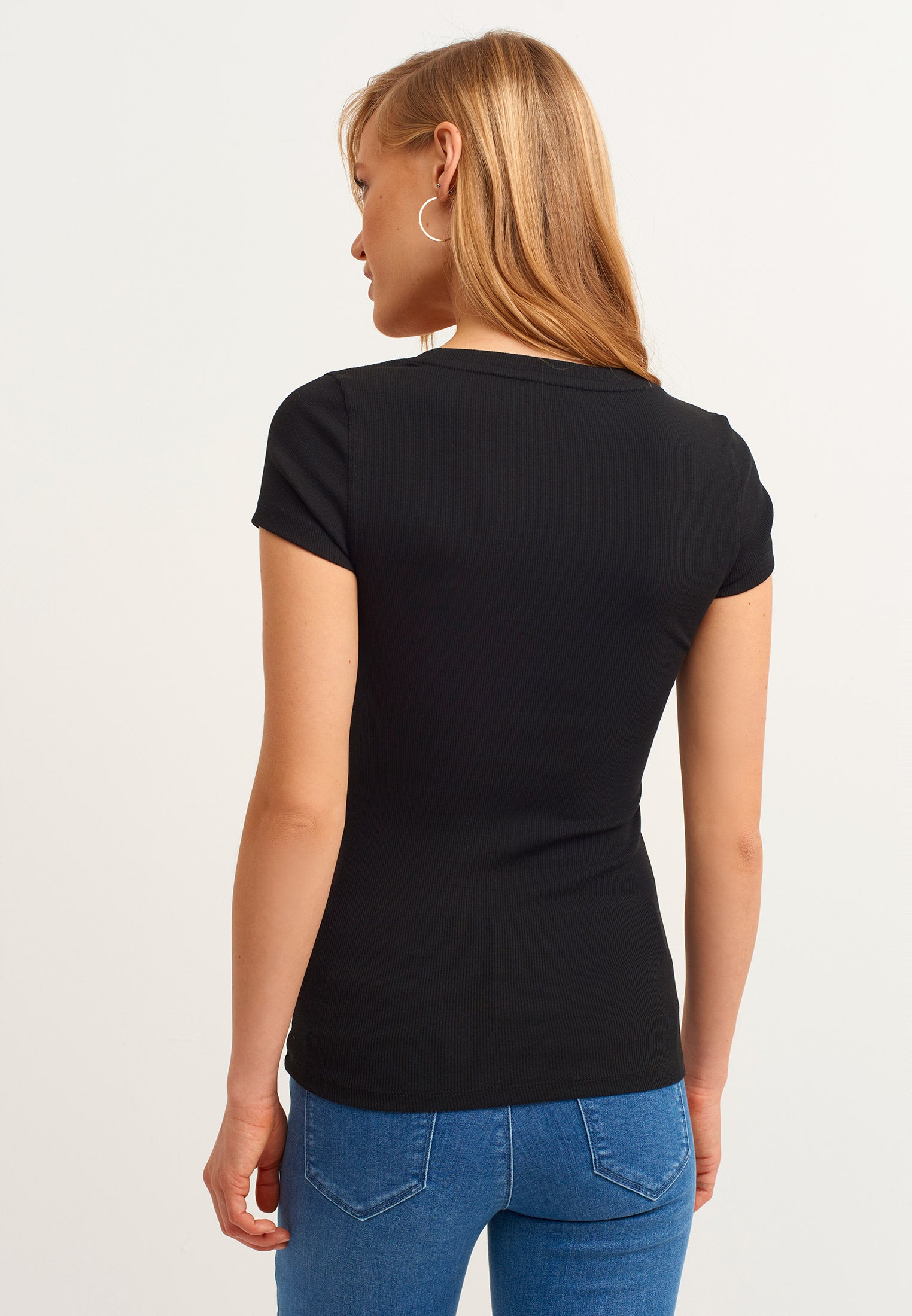 Cotton Scoop Neck Tshirt - BLACK