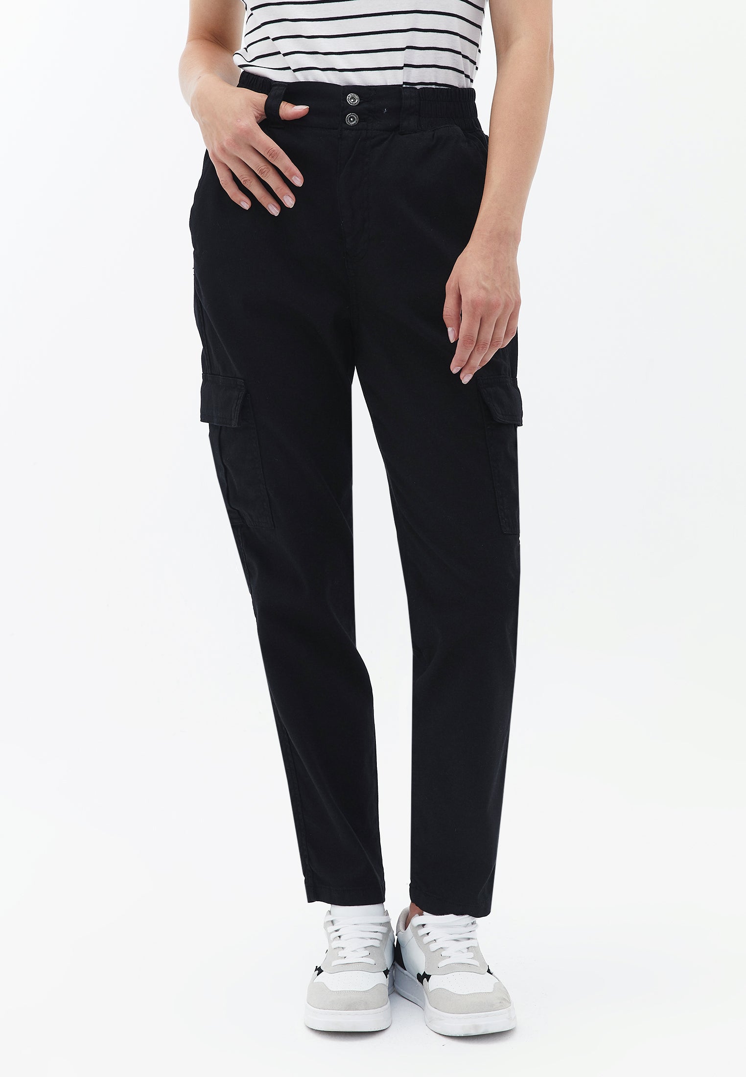 Ultra High Rise Carrot Fit Pants - BLACK