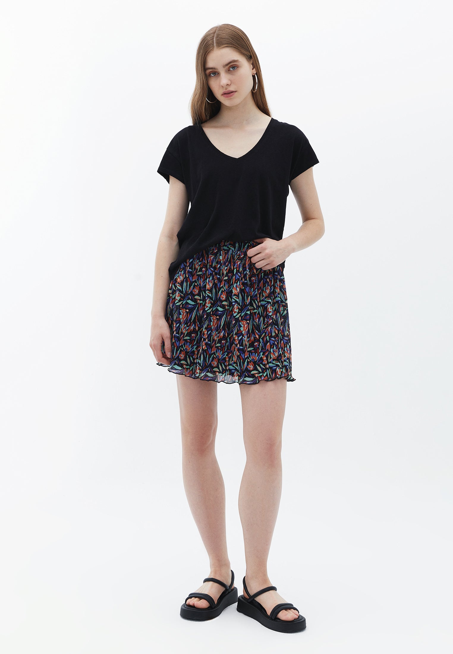 V-neck Linen Tshirt - BLACK