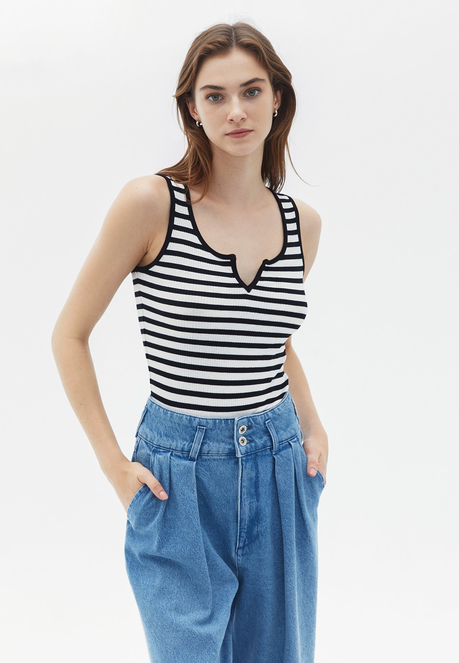 Striped Singlet with Collar Detail - BLACK/WHITE