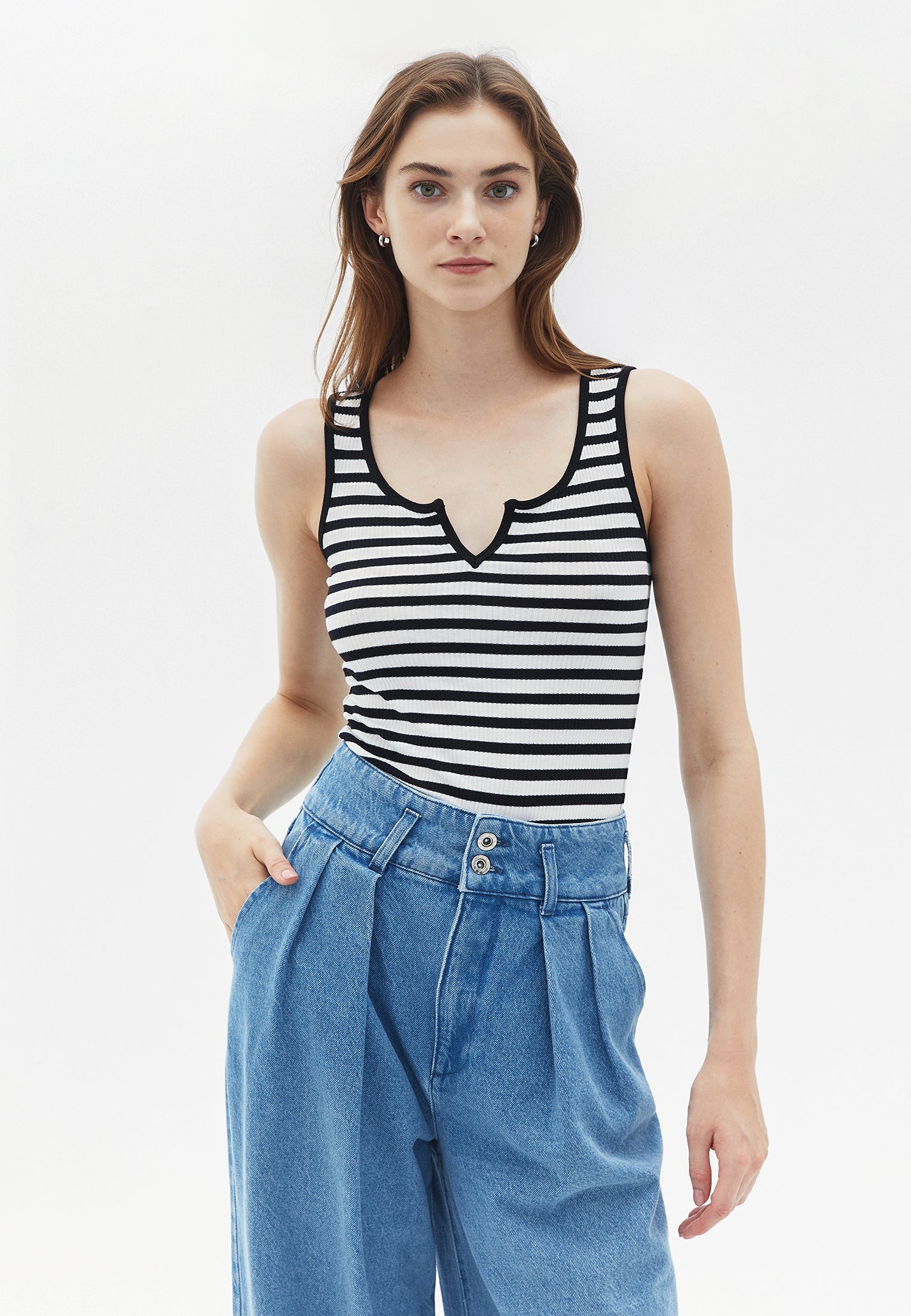 Striped Singlet with Collar Detail - BLACK/WHITE