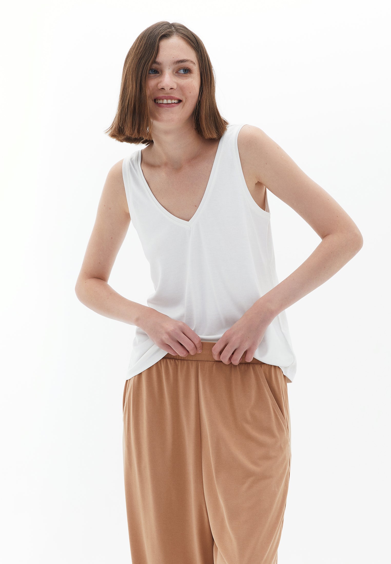 Soft Touch V-neck Singlet - ICE MILK