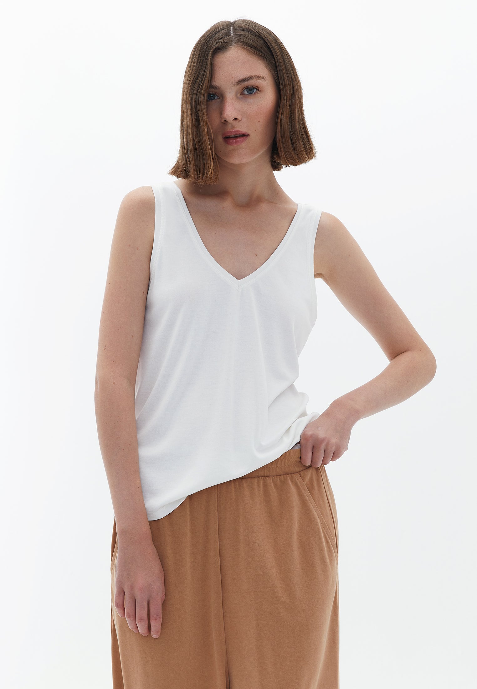 Soft Touch V-neck Singlet - ICE MILK