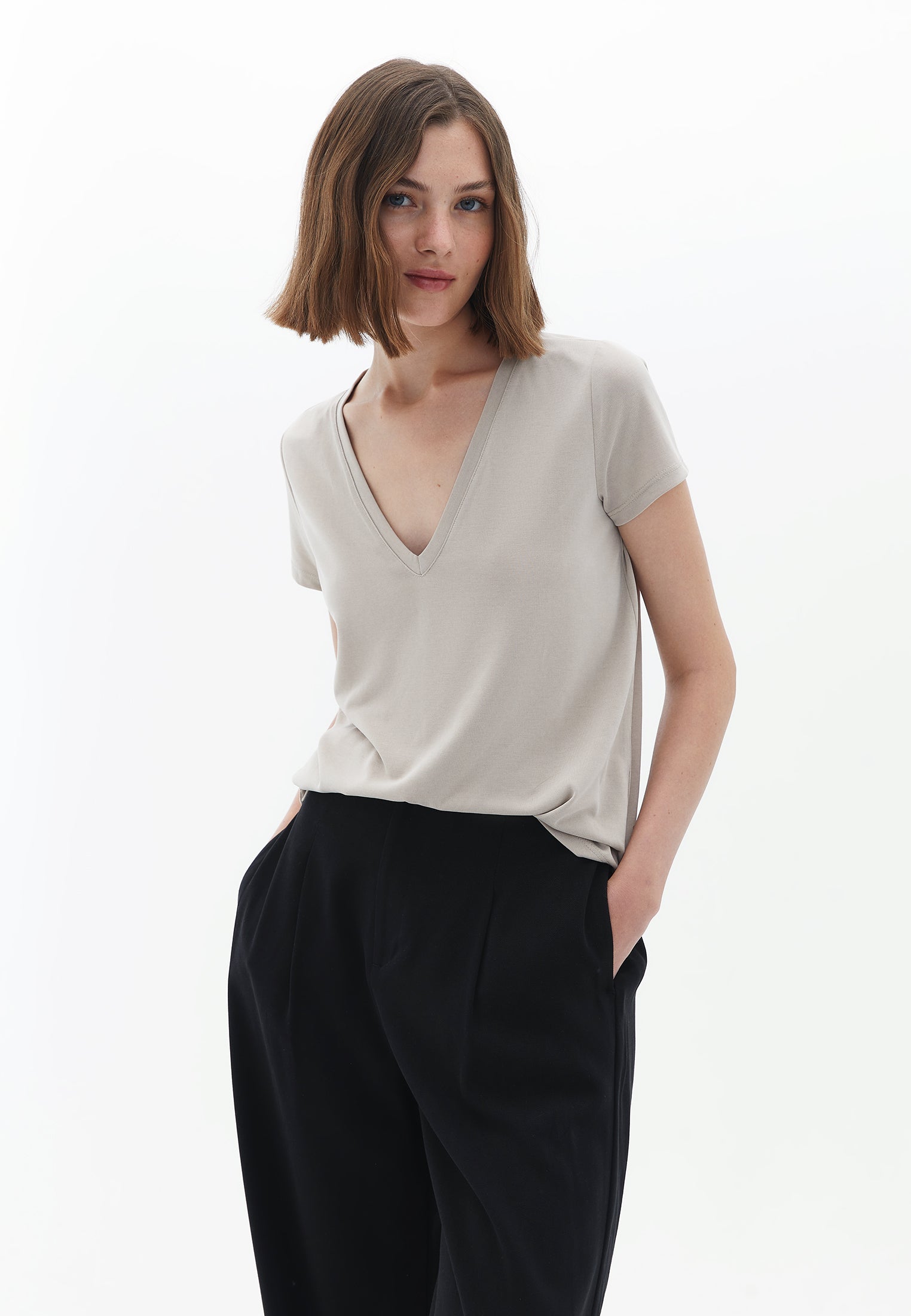 Soft Touch V-neck Tshirt - FEATHER GRAY