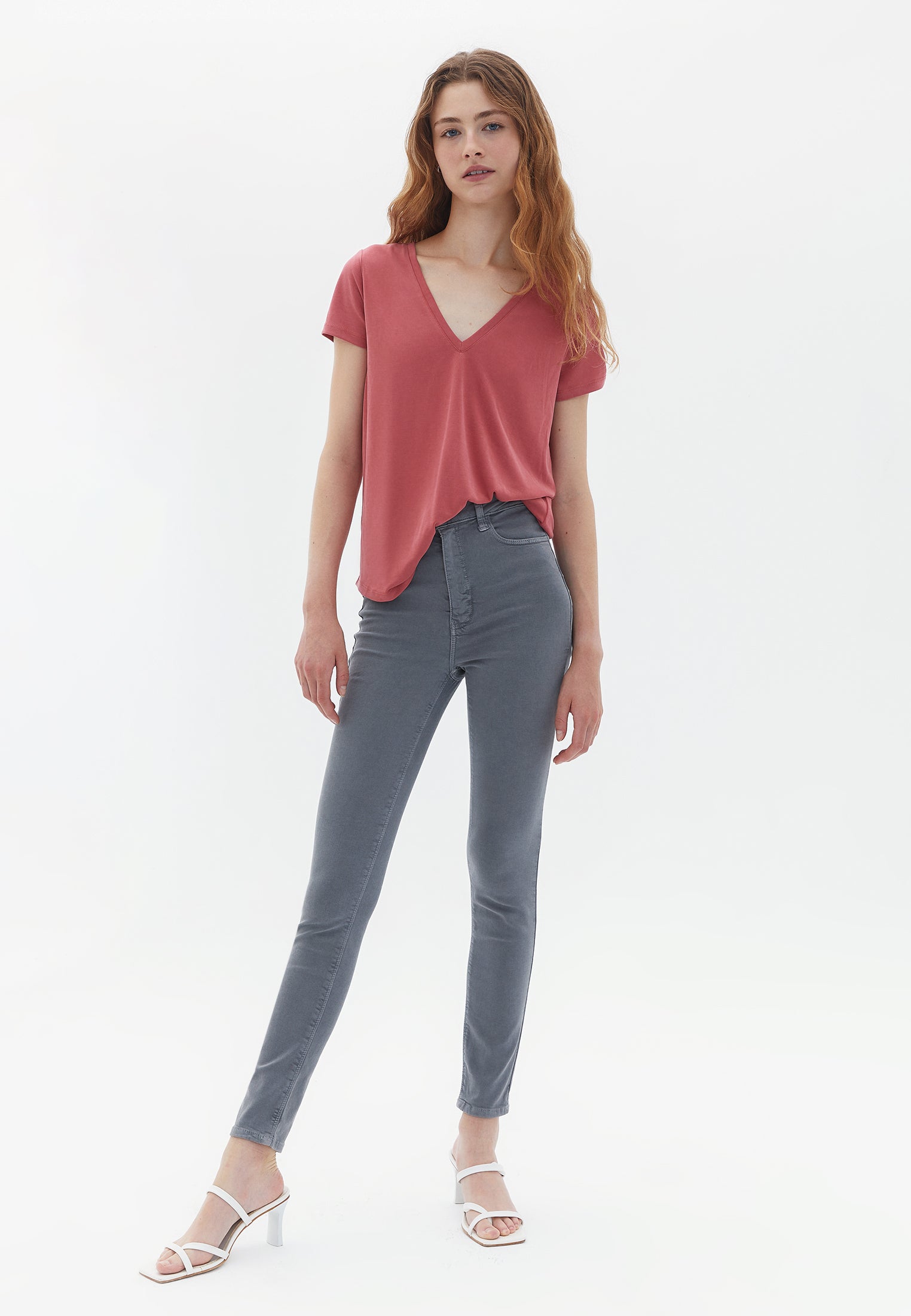 Soft Touch V-neck Tshirt - MINERAL RED